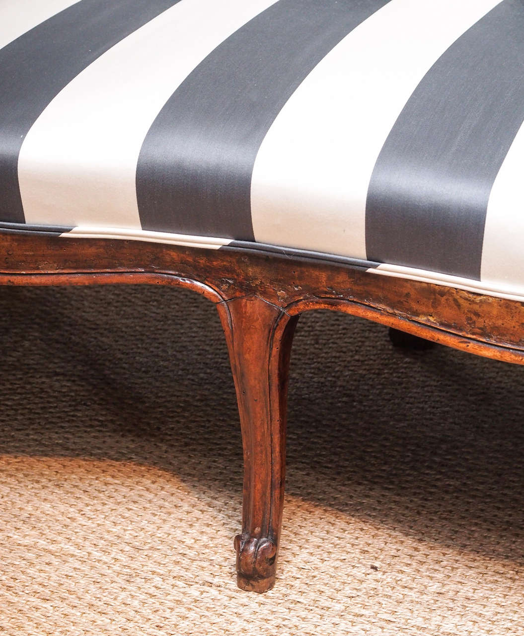 Italian Rococo Settee in Stripe Upholstery 2