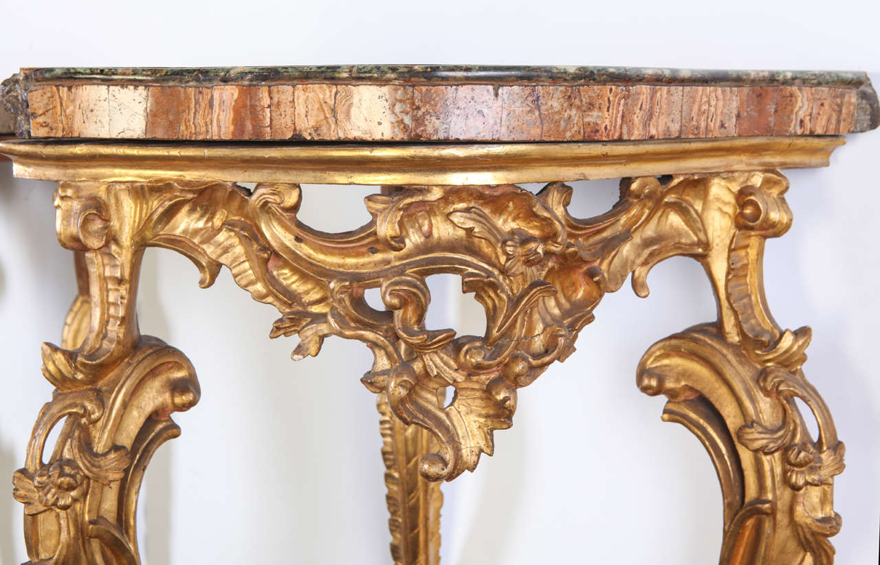18th Century Italian alabaster topped giltwood pair of corner console tables For Sale 1
