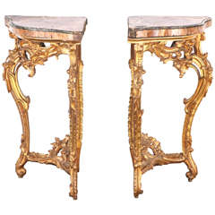 18th Century Italian alabaster topped giltwood pair of corner console tables