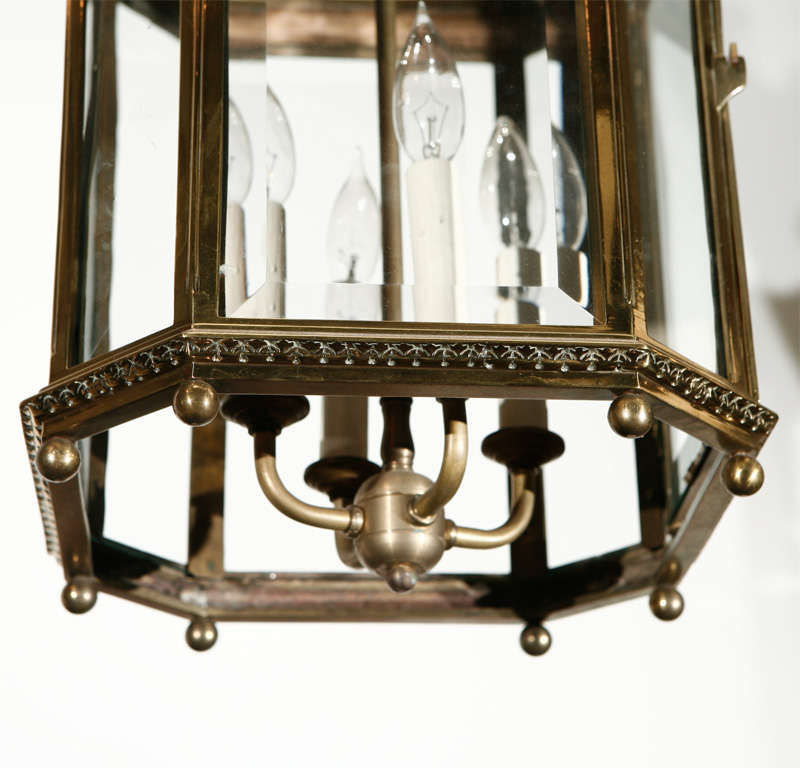 French Moorish colonial gilt pierced brass and glass hall lantern.
Octagonal shape Moorish light fixture with a cluster of four lights, 2 feet chain and canopy.
Polised brass, nice patina.

  