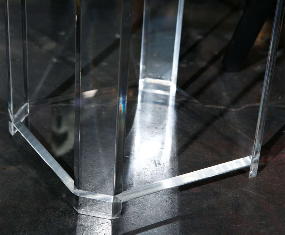 A clean and elegant Lucite side table which can also be used as a pedestal.