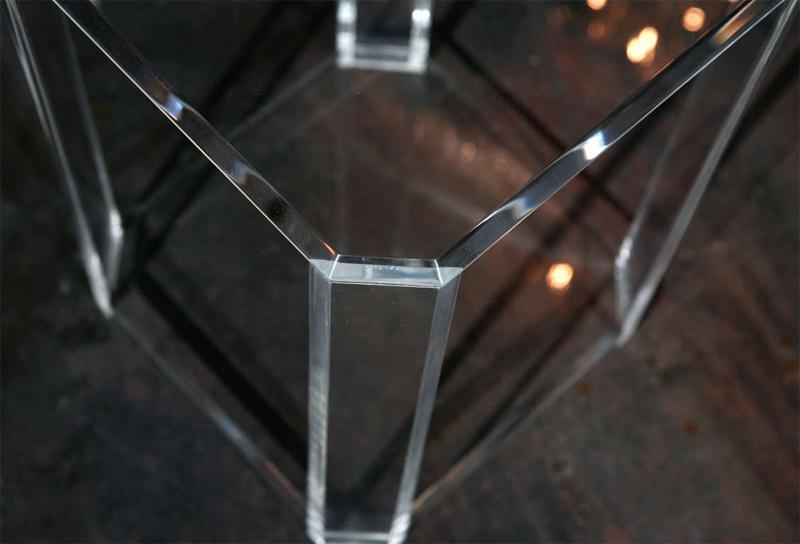A Lucite Side Table / Pedestal 1
