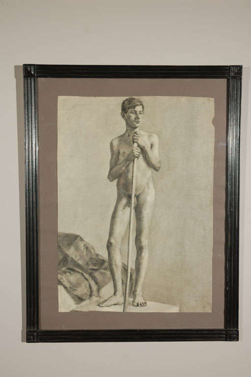 Paire de dessins académiques italiens du 19ème siècle au fusain. Ces dessins au rendu saisissant sont des études classiques de la figure masculine nue ; l'un représente un modèle d'artiste et l'autre un jeune musicien.  Présentée en diptyque ou