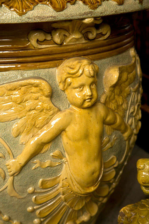 Large Planter on Base In Fair Condition For Sale In Woodbury, CT