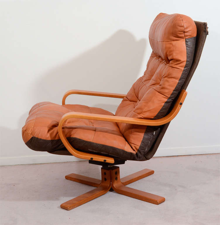 mid century swivel lounge chair