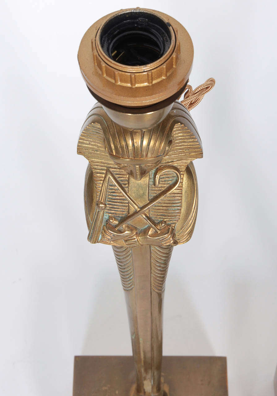 Belge Paire de lampes en bronze de Willy Daro en vente