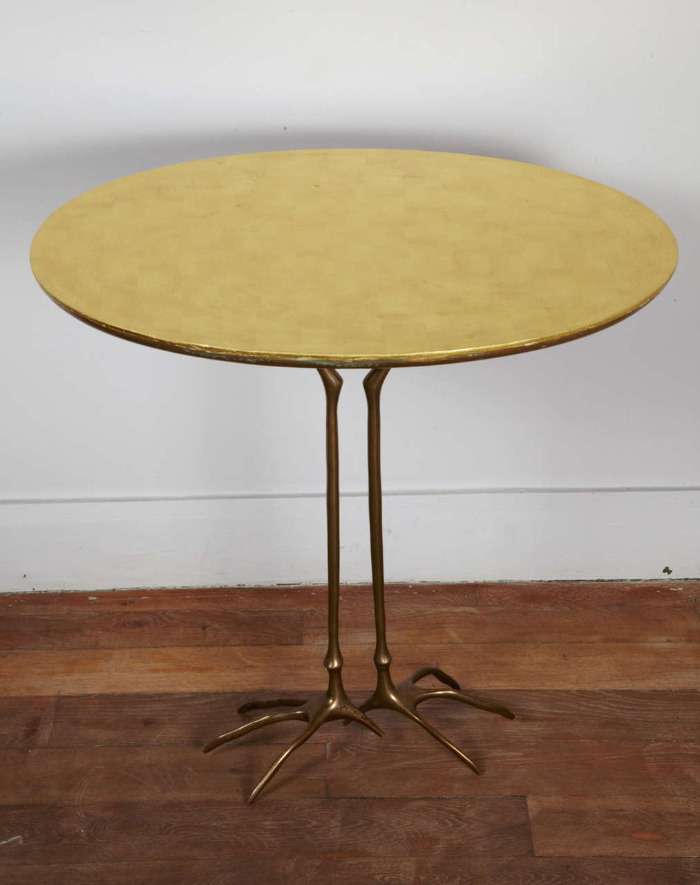 Exquisite pedestal table 