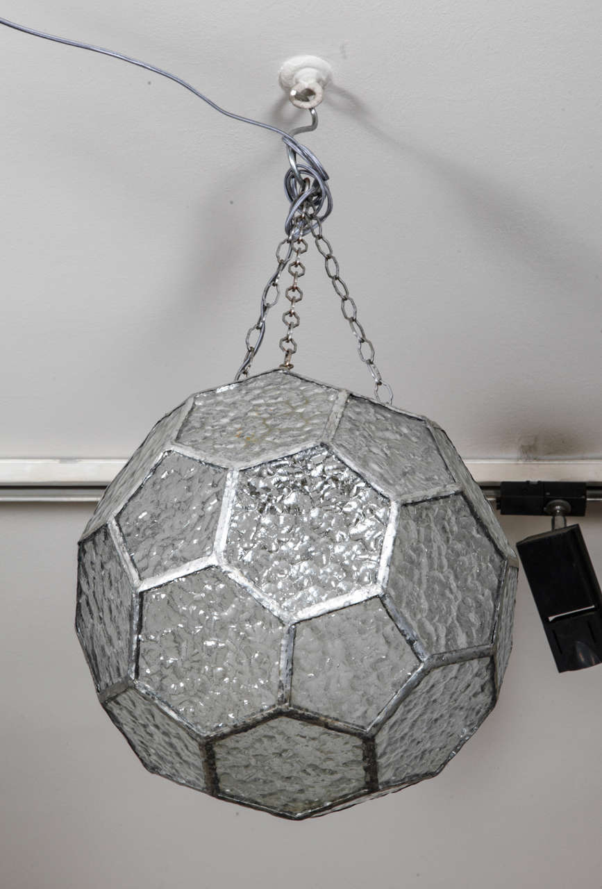 Round pendant In Good Condition In Paris, FR