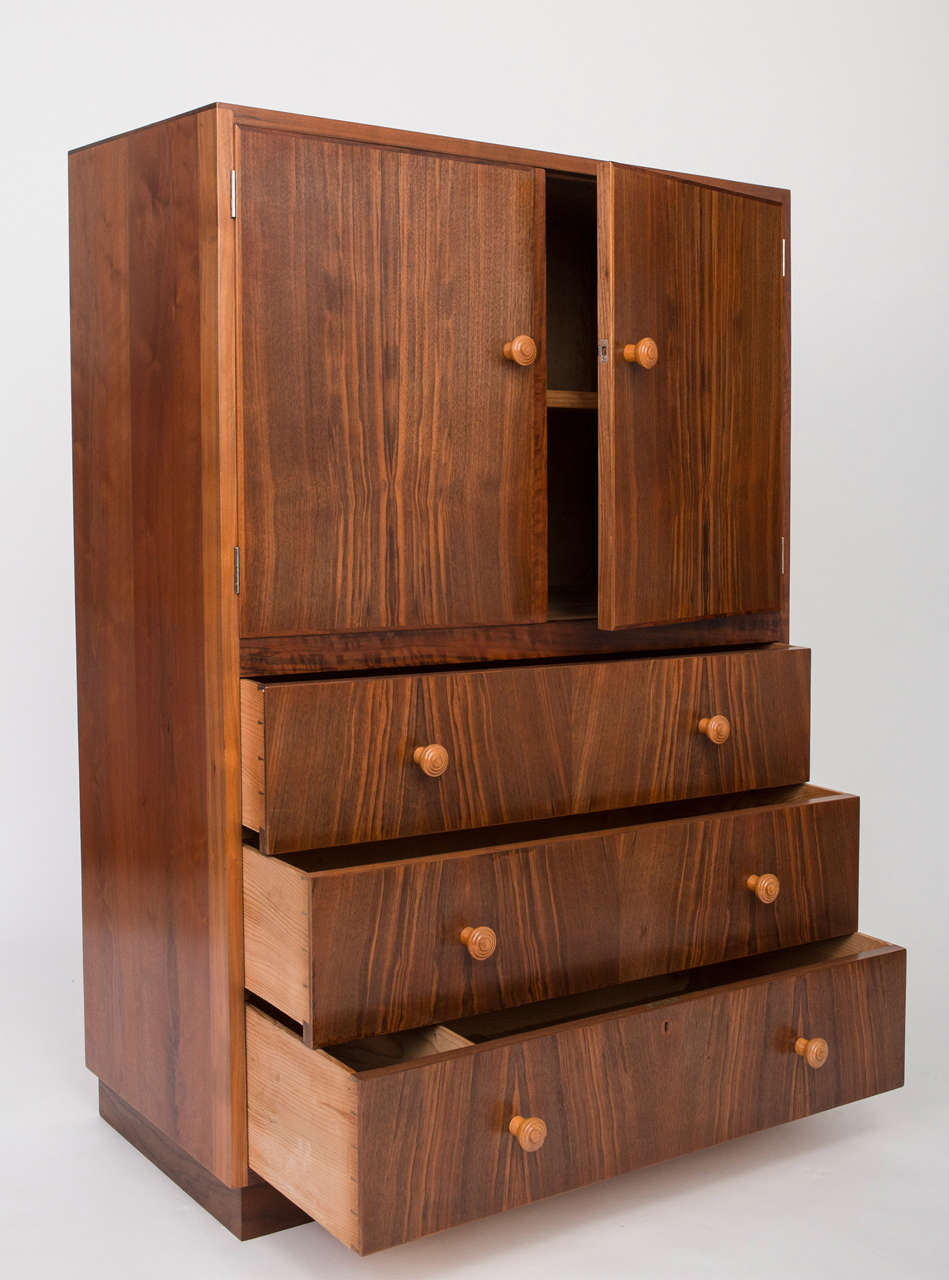 Gordon Russell Walnut linen chest, England circa 1940 For Sale at 1stdibs