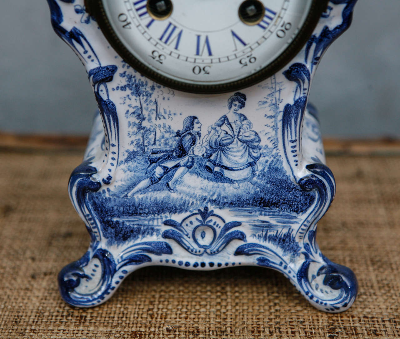 Blue and White French Shelf Clock In Excellent Condition For Sale In Culver City, CA