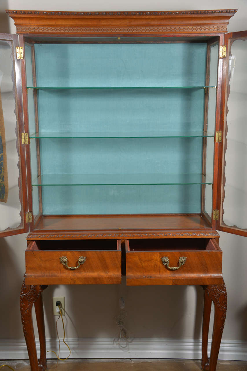 pair of 19th c English mahogany viewing cabinets In Excellent Condition For Sale In Dallas, TX