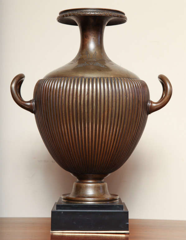 19th century Neo-classical Bronze Urn In Good Condition In New York, NY