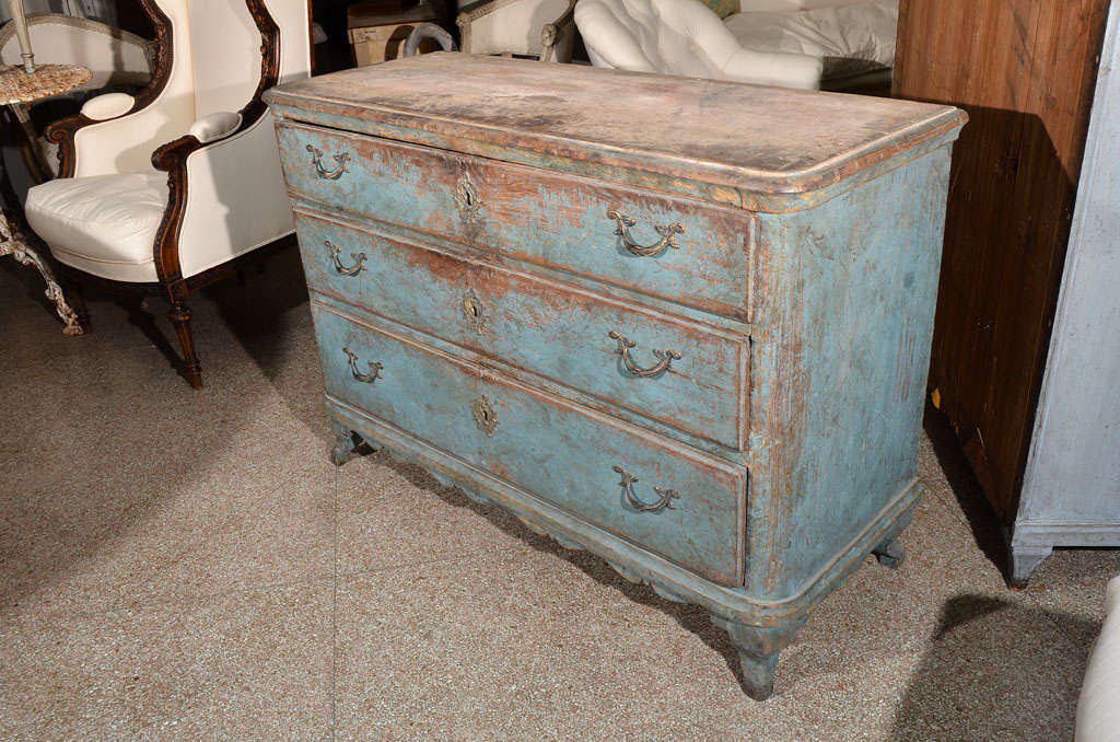 Swedish Baroque Painted Commode In Distressed Condition In Houston, TX