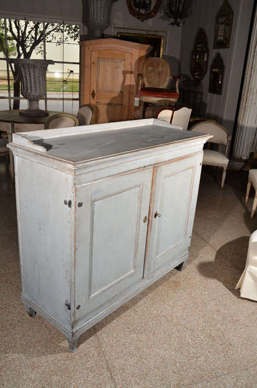 Swedish Gustavian Painted Cabinet In Good Condition For Sale In Houston, TX