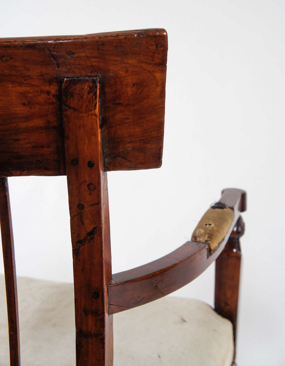 Neoklassizistischer Konsulatsfauteuil oder Sessel, Italien, um 1800 im Zustand „Gut“ im Angebot in Kinderhook, NY