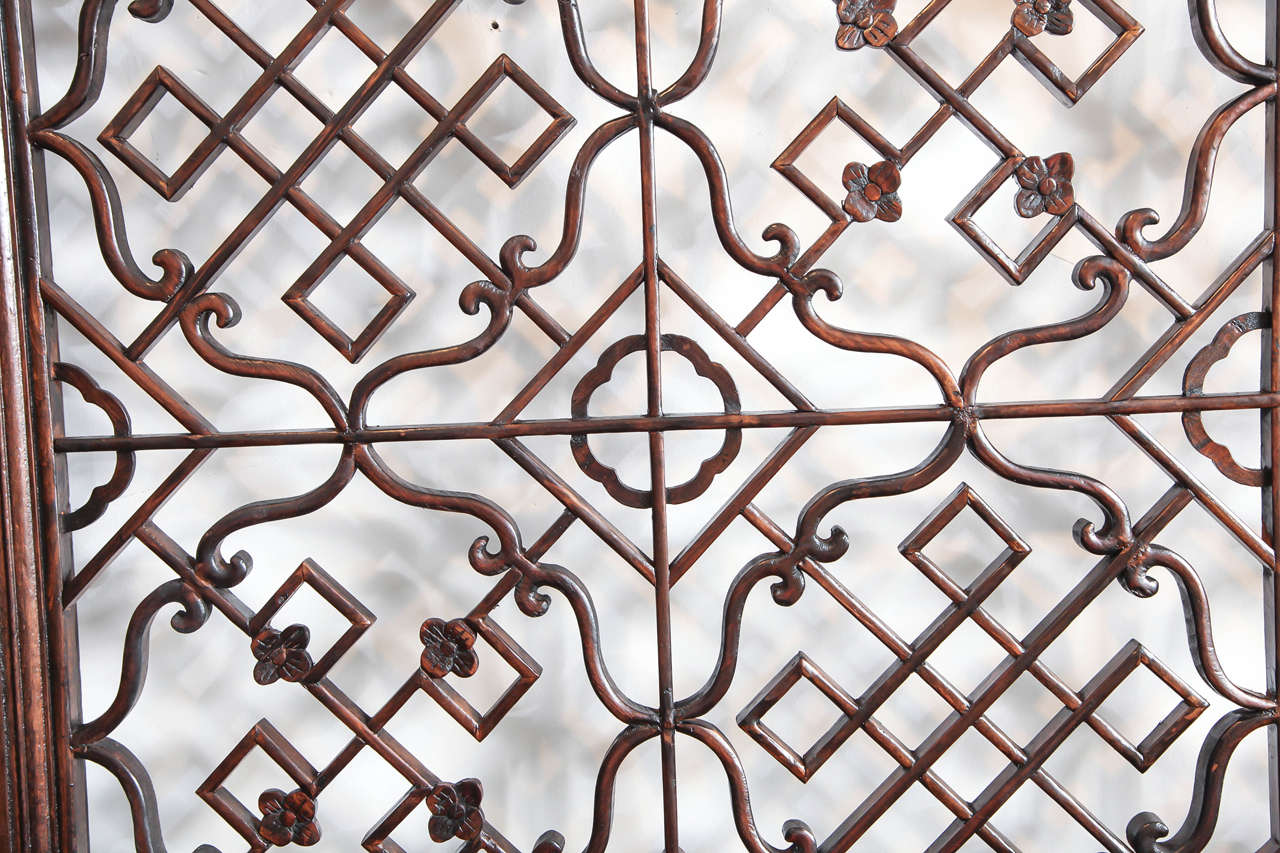 Lattice Screen Panel with Carved Accents 3