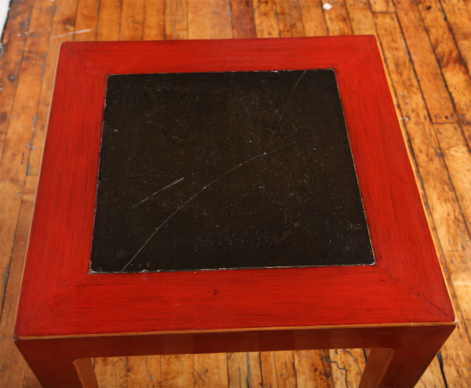 Chinois Table chinoise Art Déco laquée rouge avec pierre de cour de la dynastie Ming insérée en vente