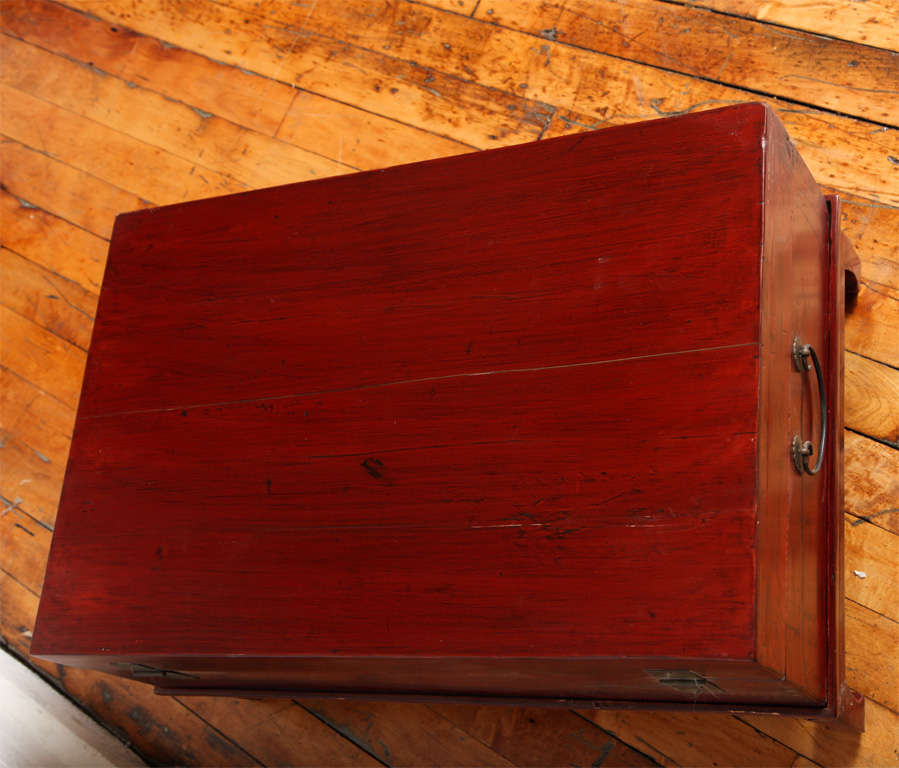 Late 19th Century Chinese Red Lacquered Trunk on Stand with Original Finish In Good Condition In Yonkers, NY