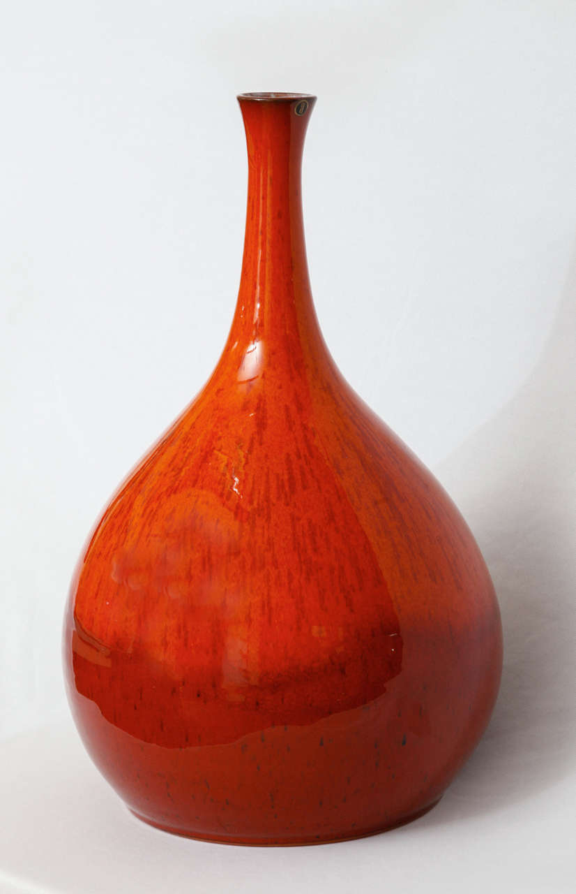 Tall round-shaped glazed ceramic vase designed by the Belgian artist Rogier Vandeweghe (1923) and executed by Amphora, his own ceramic workshop located in Brugges (B). 
Stamped signature on the base and label on the neck's edge (see images).