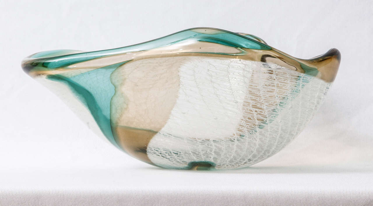 Rare 'Merletto' (lace) glass bowl designed by the Italian master glassblower Archimede Seguso (1900-1999) and executed by his own studio located in Murano (I). Engraved signature (see last image).

Vase with same technique and colors illustrated