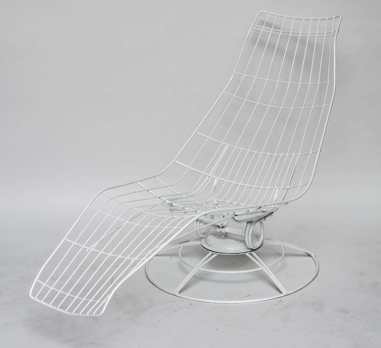 Pair of 60's Wire Reclining Chaises In Excellent Condition In West Palm Beach, FL