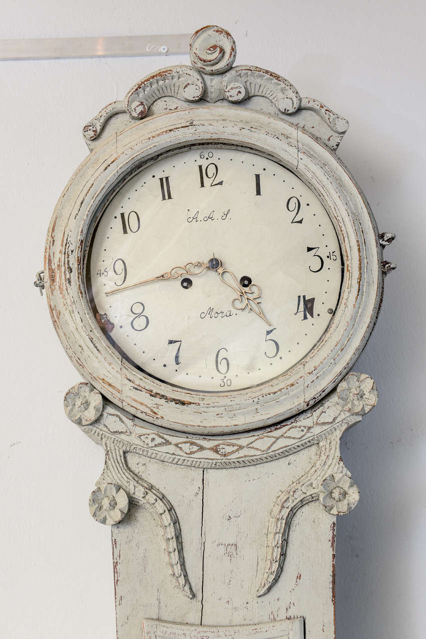 Antique Swedish Painted Mora Clock Early 19th Century In Excellent Condition In West Palm Beach, FL