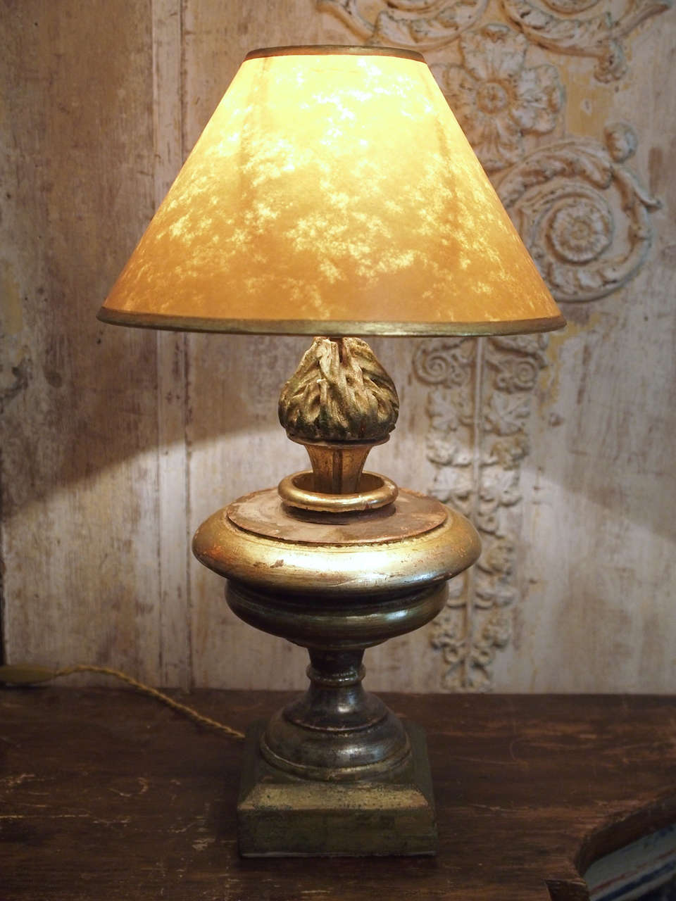 Single gilt wood lamp 1
