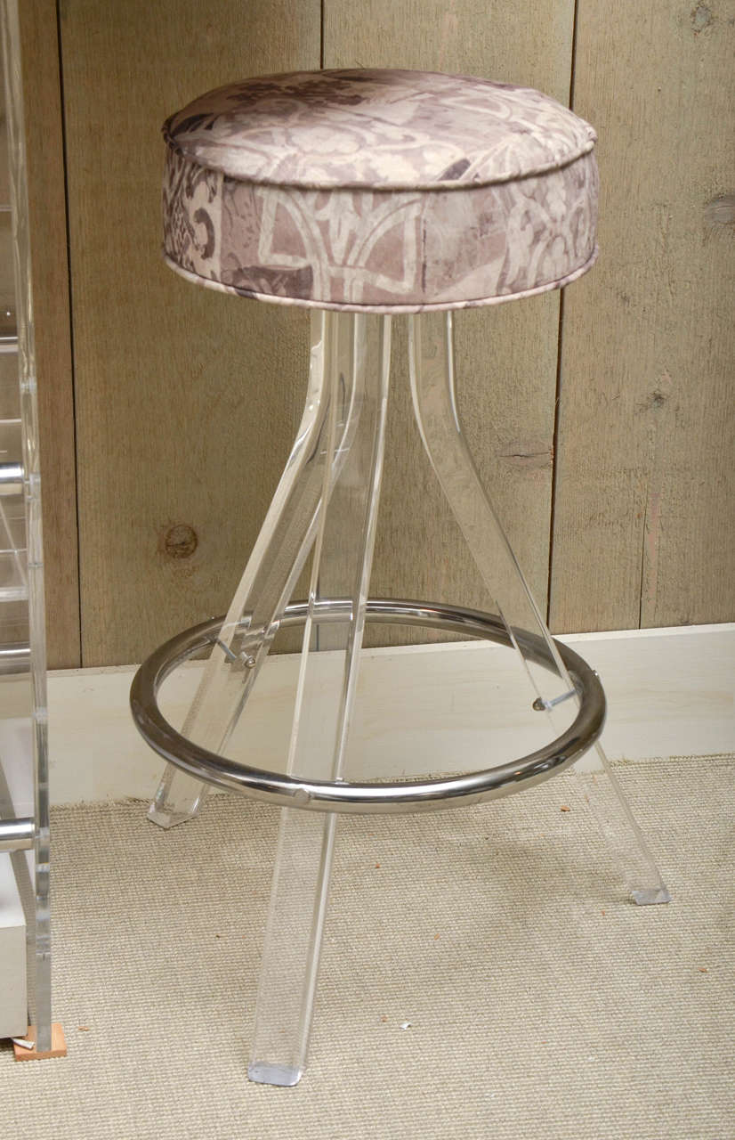 Beautiful Vintage Oval Lucite Bar with Two Bar Stools 2