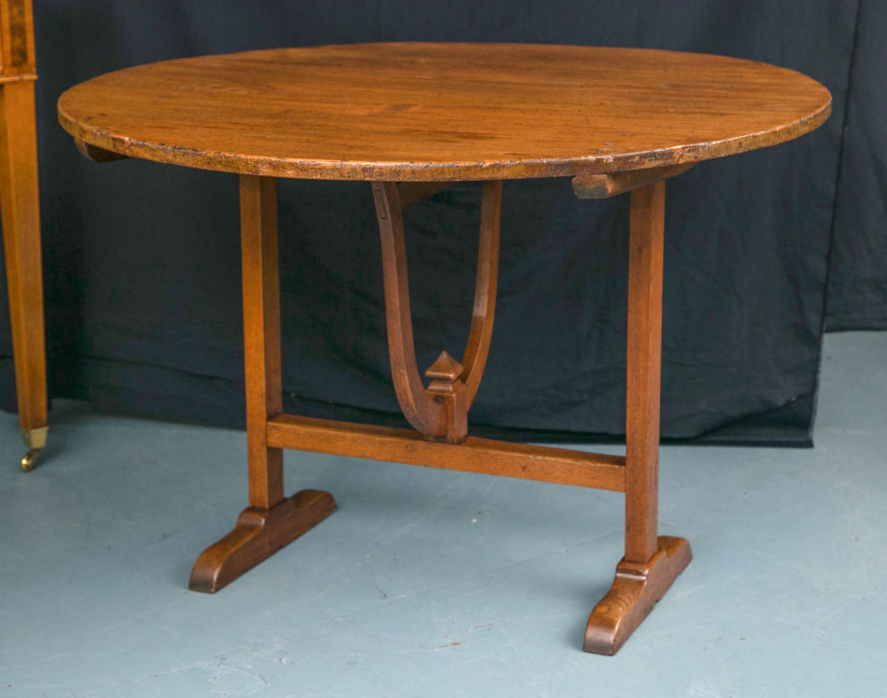 With its turned finial in the base, this tilt-top table has a bit of personality to augment its utilitarian roots. Wine tasting isn’t all just chamber music and linen jackets, its serious business when your livelihood depends on a discriminating