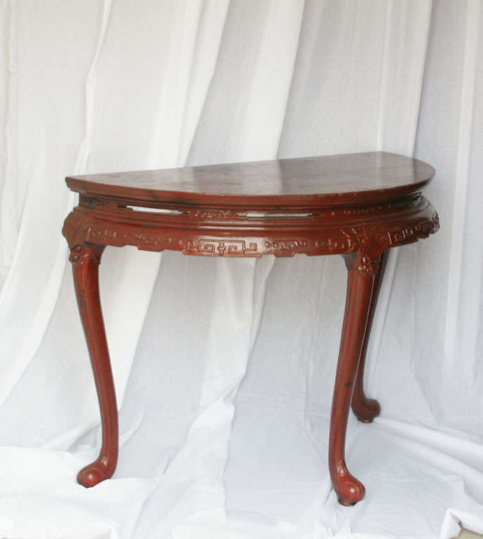 Late 19th century Q'ing dynasty Jiangsu demilune table with curved legs and carved apron.