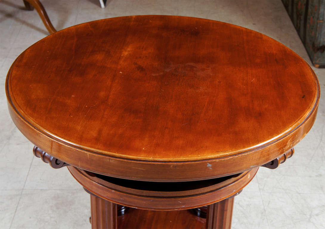 Mahogany center table with four reeded pillars and quadreped base