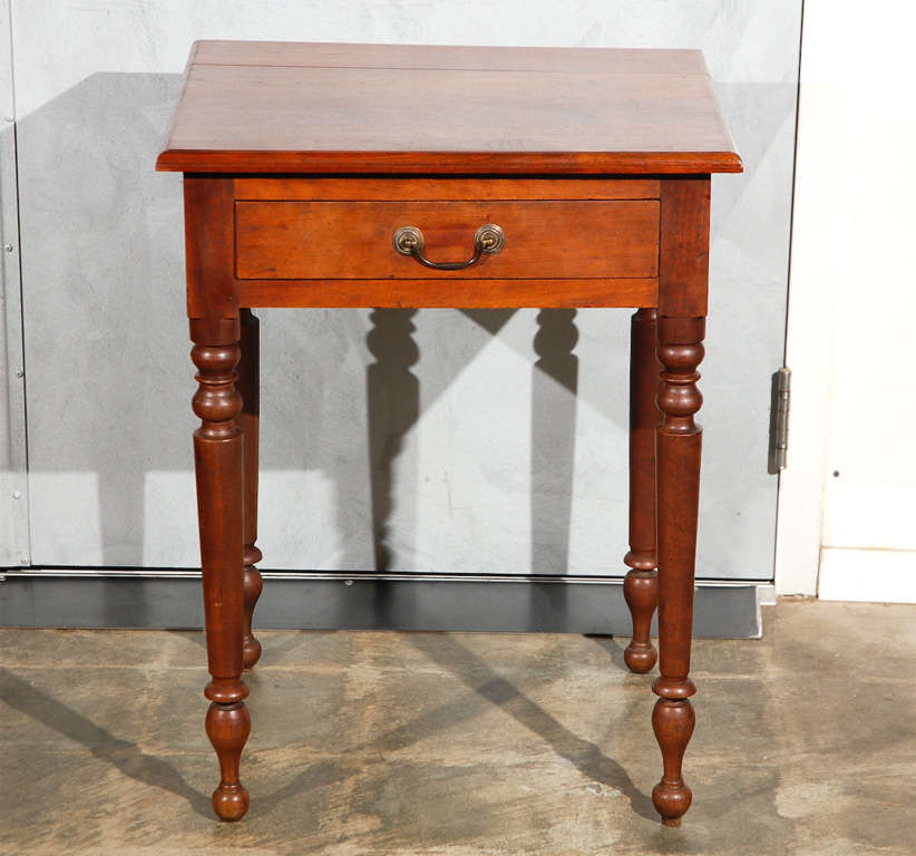 This is a very nice American antique table, circa 1840, standing on turned legs and having one drawer. Jefferson West antiques offer a selection of tables, other furniture, mirrors, lighting and decorative accessories.
