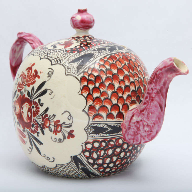 A Rare English Creamware Chintz Teapot In Excellent Condition For Sale In New York, NY