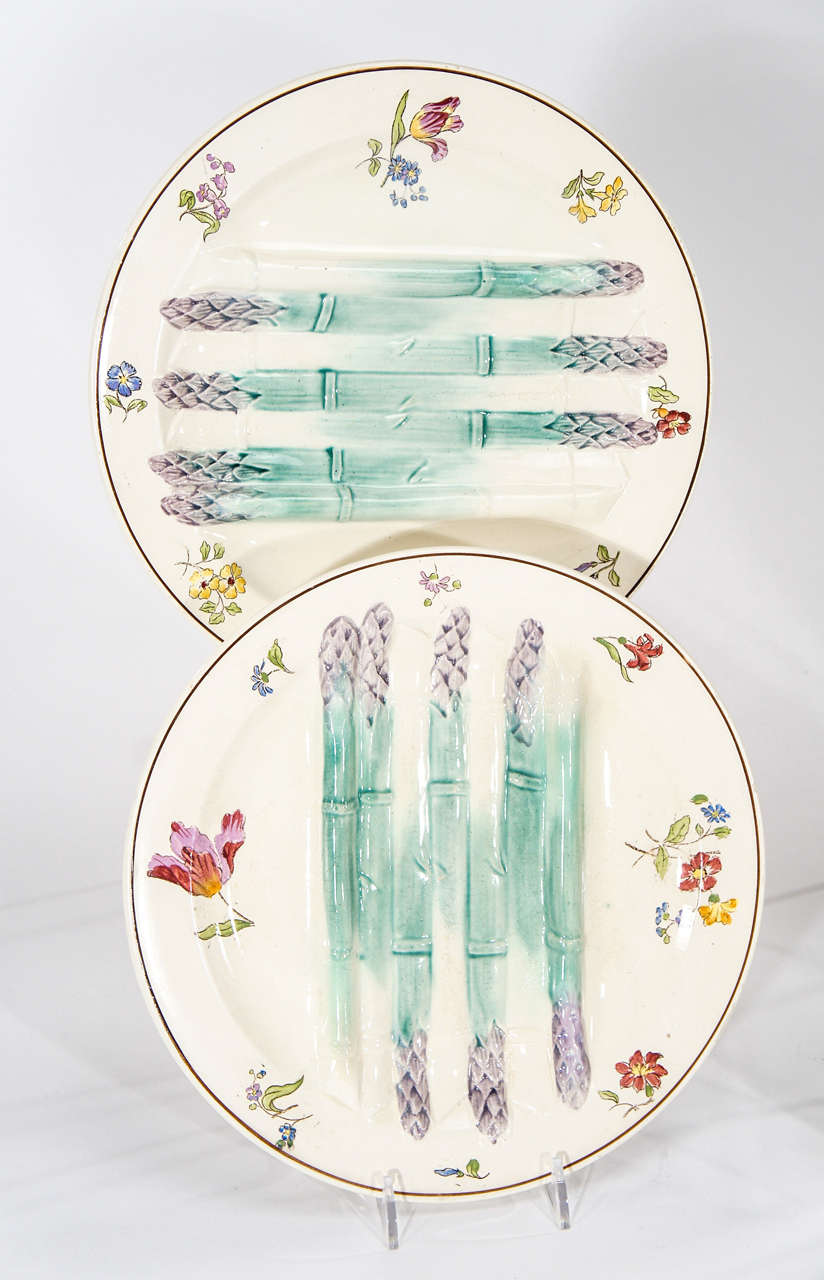 Set of Six Longchamps French Barbotine/Majolica Handpainted Asparagus Plates In Excellent Condition In Great Barrington, MA