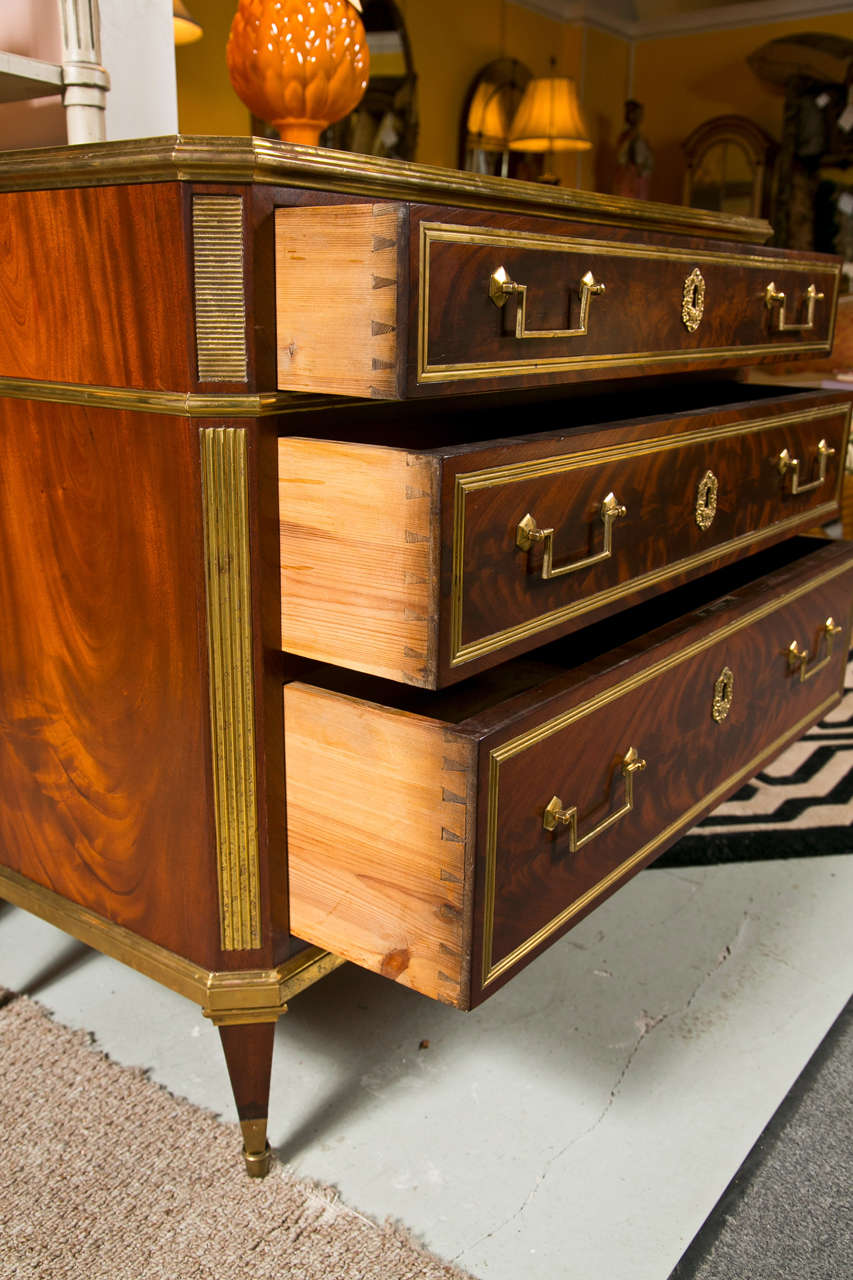 French Louis XVI Style Chest of Drawers In Good Condition In Stamford, CT