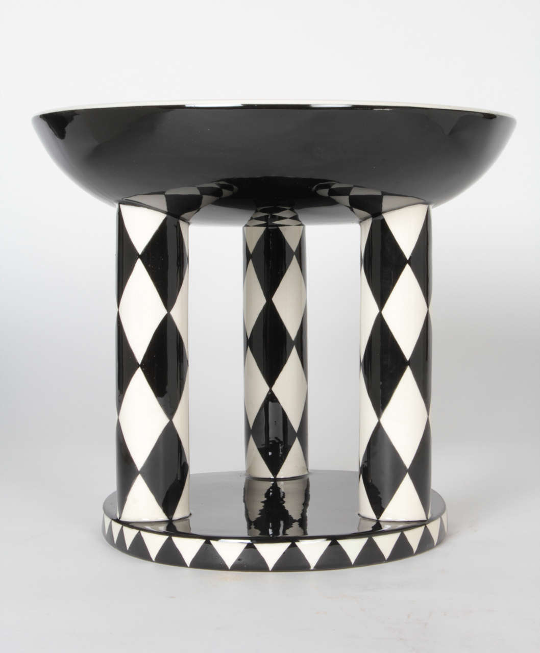 Michael Powolny for Wiener Werkstätte Vienna Secession Centerpiece Bowl, 1906 In Excellent Condition For Sale In New York, NY