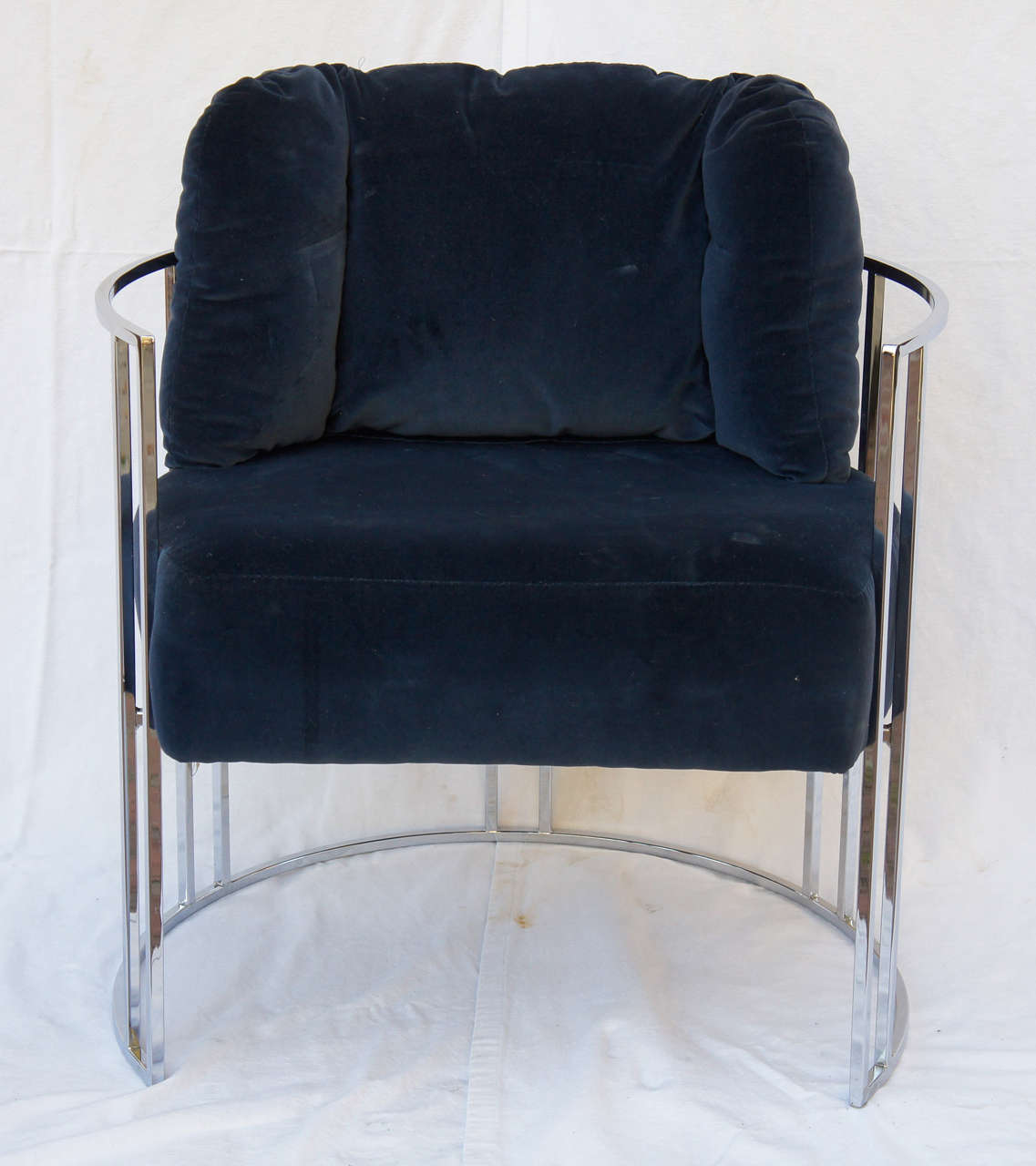 the classic thin chrome frame true to the Baughman designs.
A barrel chair with a hint of Deco.
Freshen them up with a fitted back cushion and some new upholstery and these chairs are good to go.