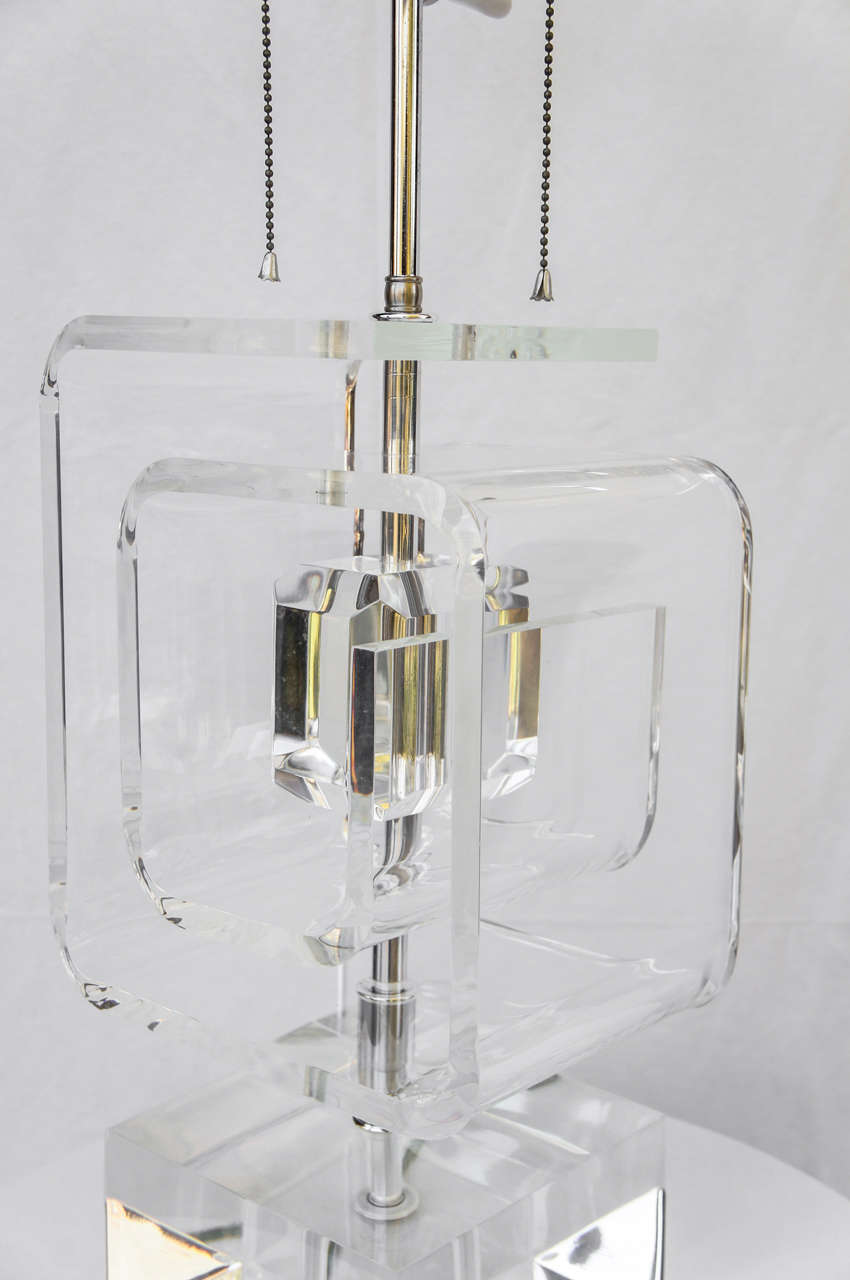 Les Prismatiques 1970's Heavy Lucite Table Lamps For Sale 2