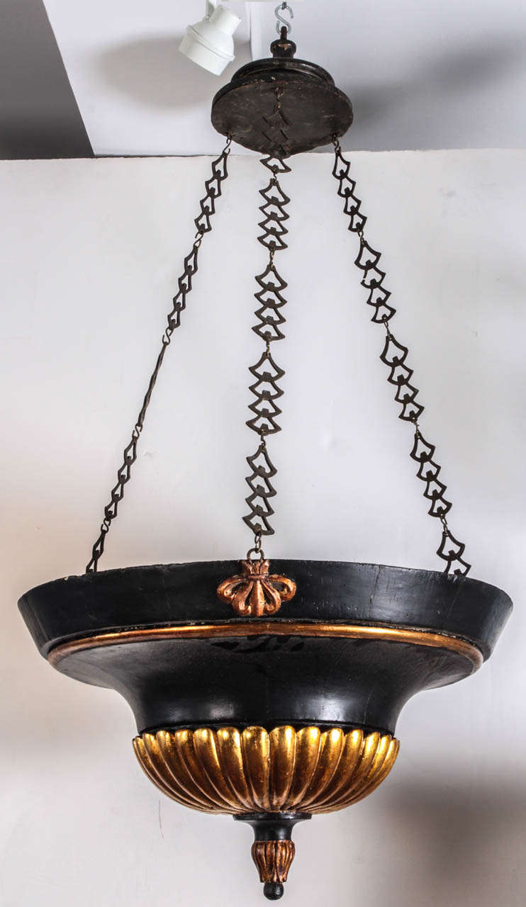 Swedish Black And Gilt Wood Ceiling Hanging Planter, Gustavian Period Sweden, 1810
The ceiling plater hangswith 3 black painted metal chains. The inside of the planter has a metal insert.
