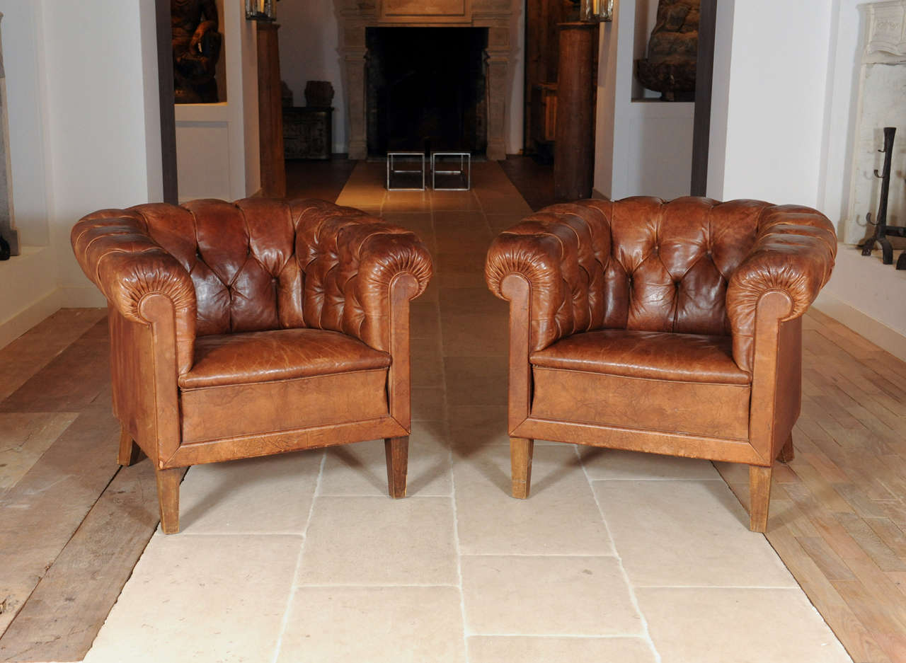 Beautiful used leather, Chesterfield style.