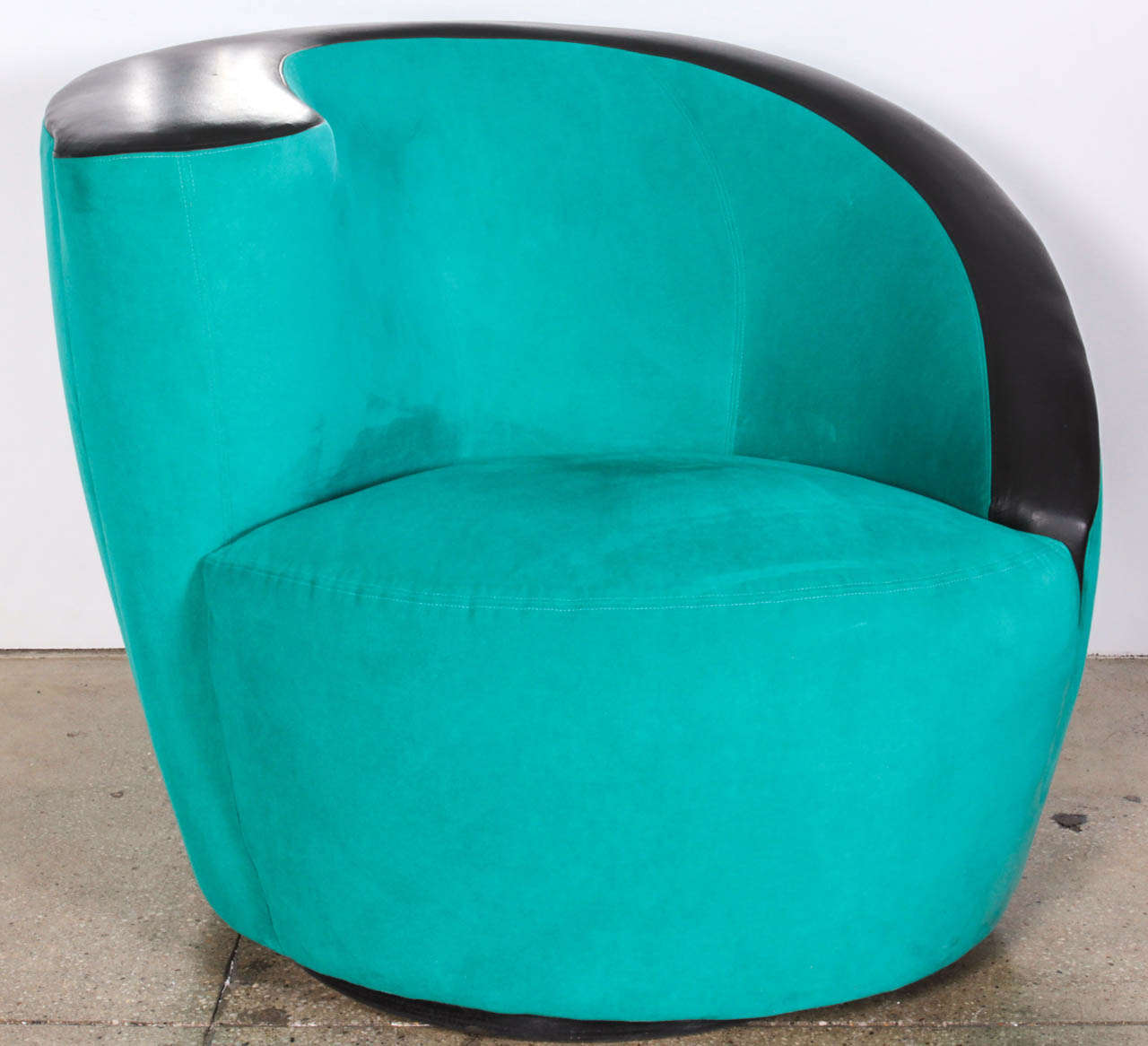 1980's chic pair of swiveling nautilus chairs in a Teal Green ultra suede and contrasting Black leather, designed by Vladimir Kagan. Mint, like new condition.