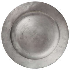 Antique An 18th century English pewter charger