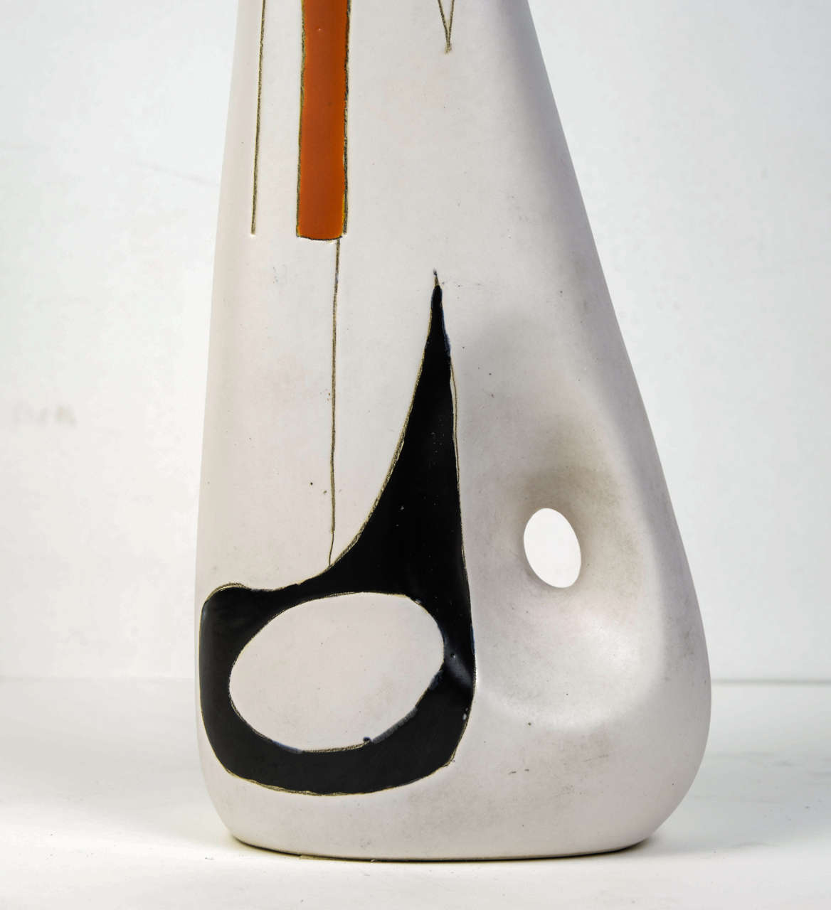 Français Vase en céramique:: circa 1950 par Peter Orlando