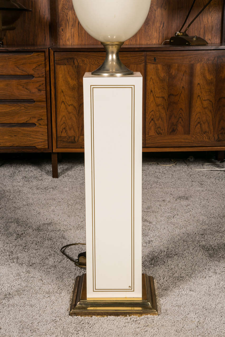 1970s-1980s large lacquered lood & gilded metal table lamp.

Shade dimension: D 50cm x H 40cm.