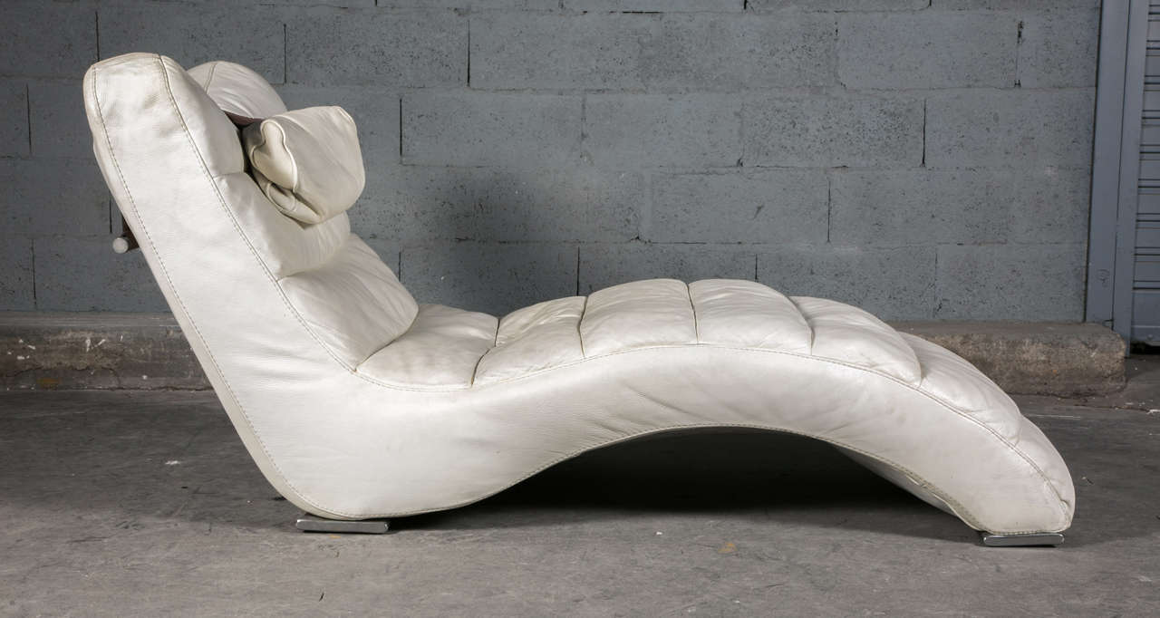 White leather  chaise longue,1980 with a cushion hanging with a counterweigh at  the back,chrome metal base
