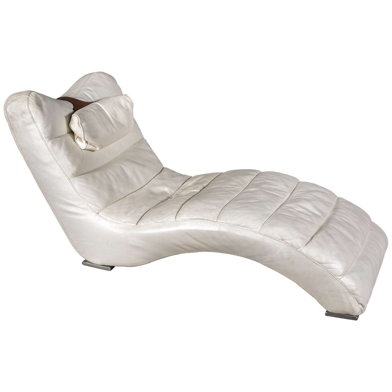 white leather chaise longue, 1980's For Sale