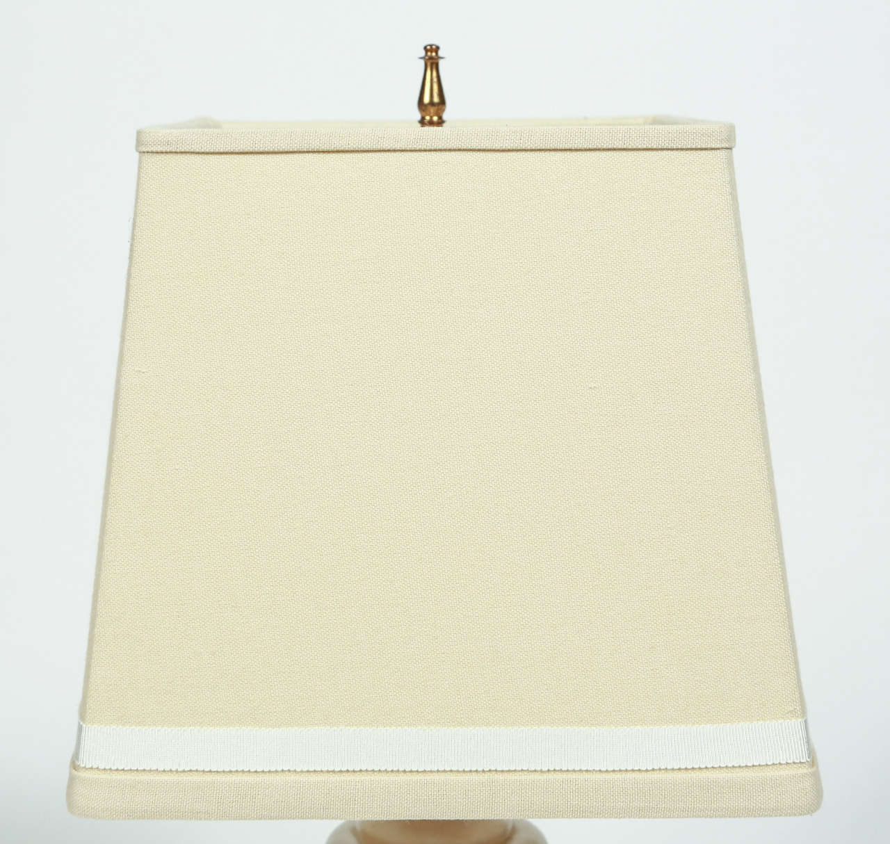 Beige Alabaster Lamp In Excellent Condition In Los Angeles, CA