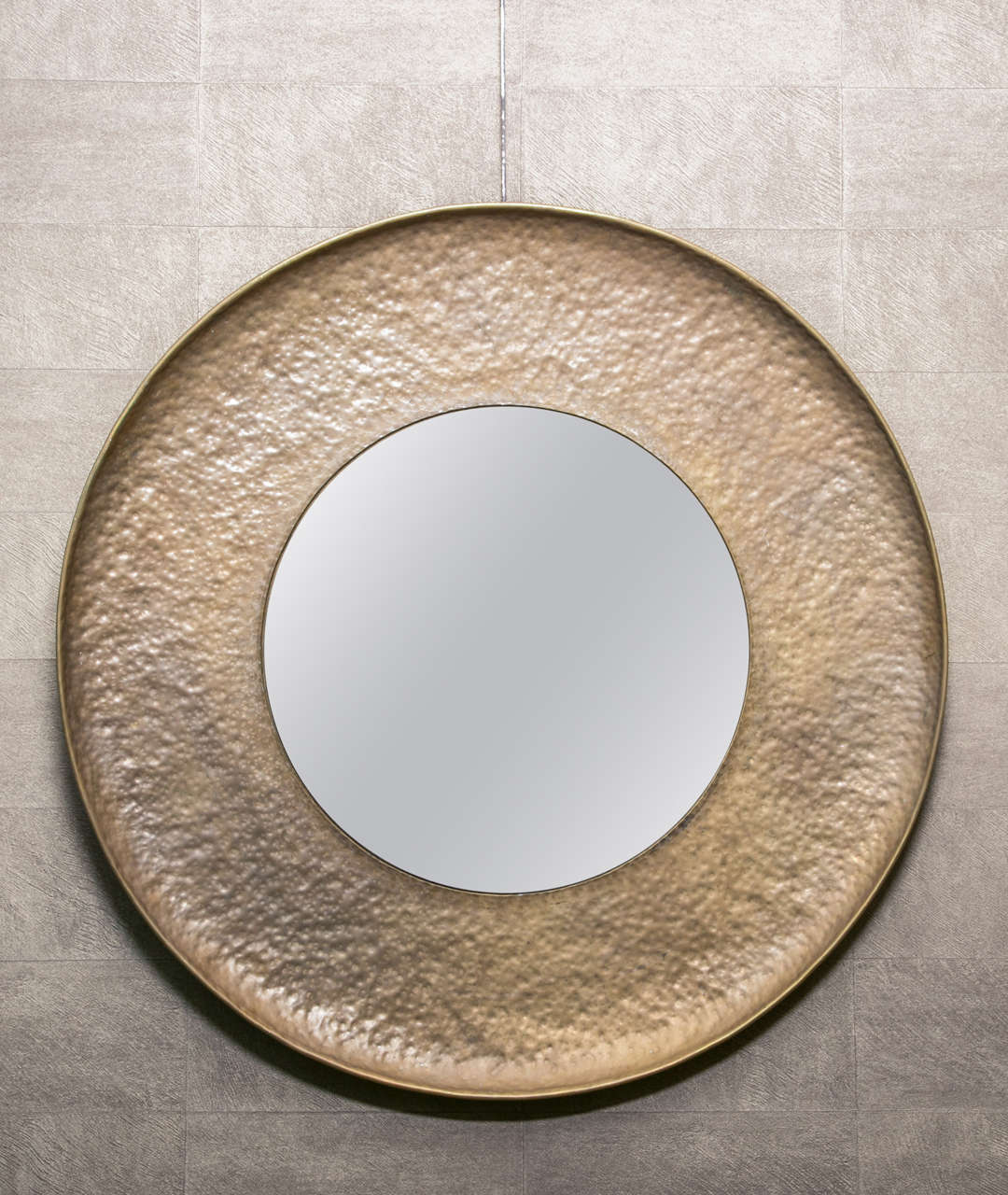 Elegant pair of Italians round mirrors.
In the mood of Angelo Bragalini.
Modern work.