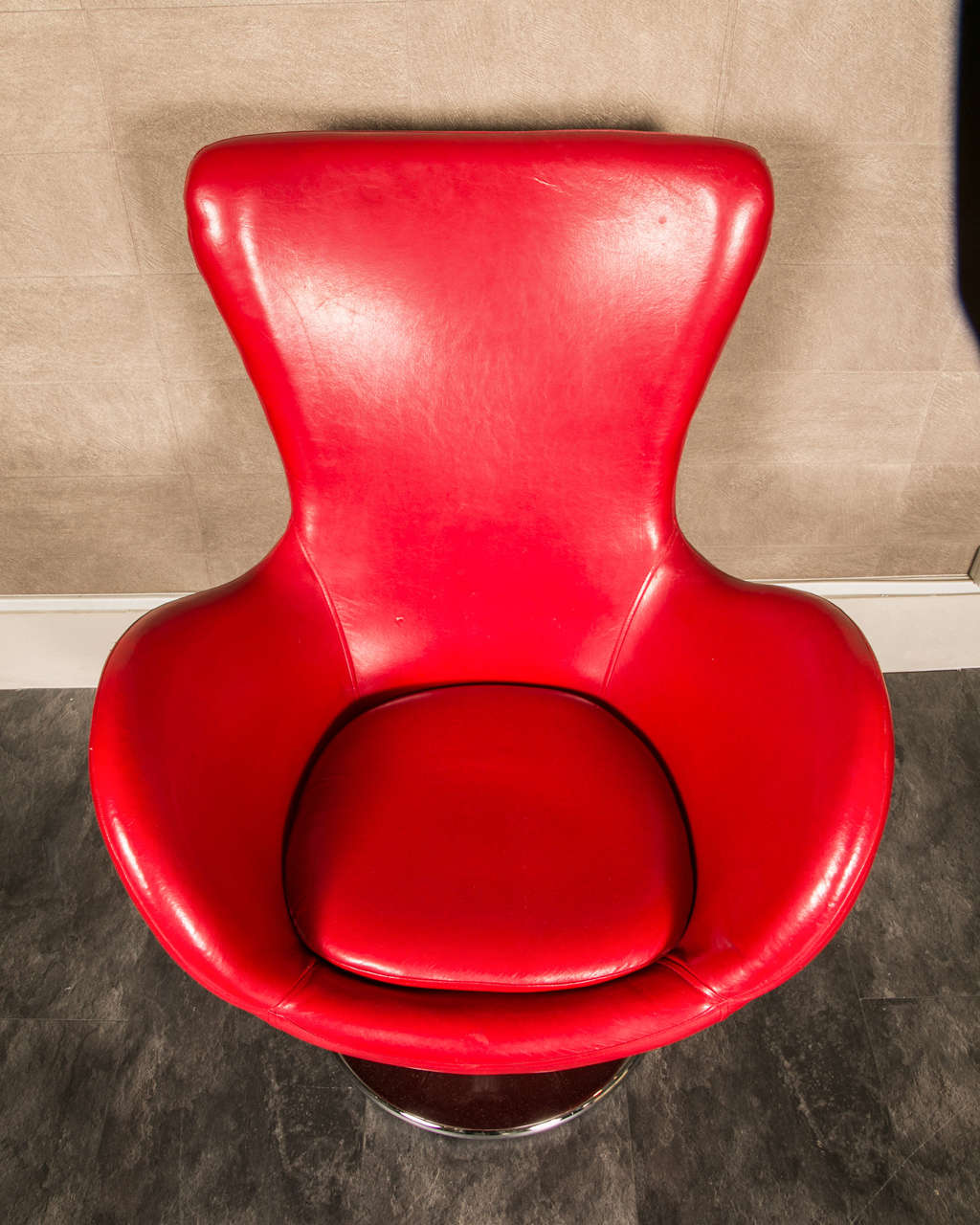 1970 Red leather armchair in the style of  Arne Jacobsen