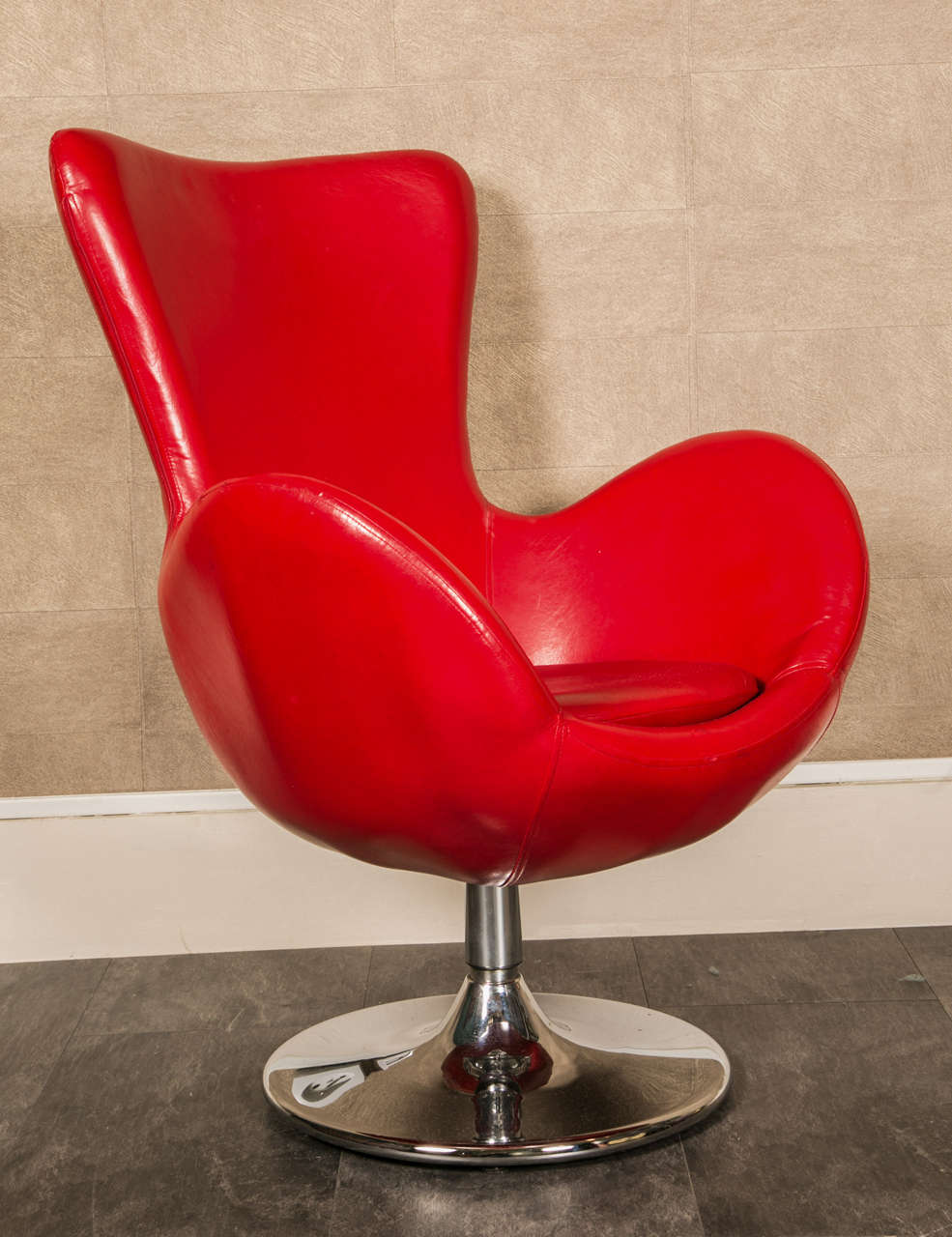1970 Leather Armchair in the Style of Jacobsen Eggs In Excellent Condition In Paris, FR